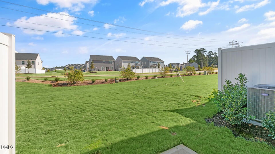 * Photos are not of actual home or interior features and are representative of floor plan only. *