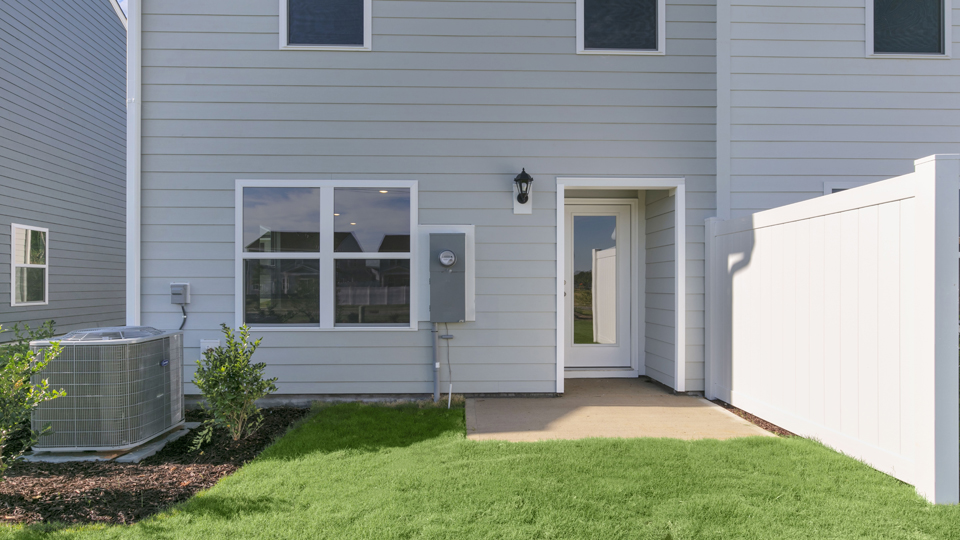 * Photos are not of actual home or interior features and are representative of floor plan only. *