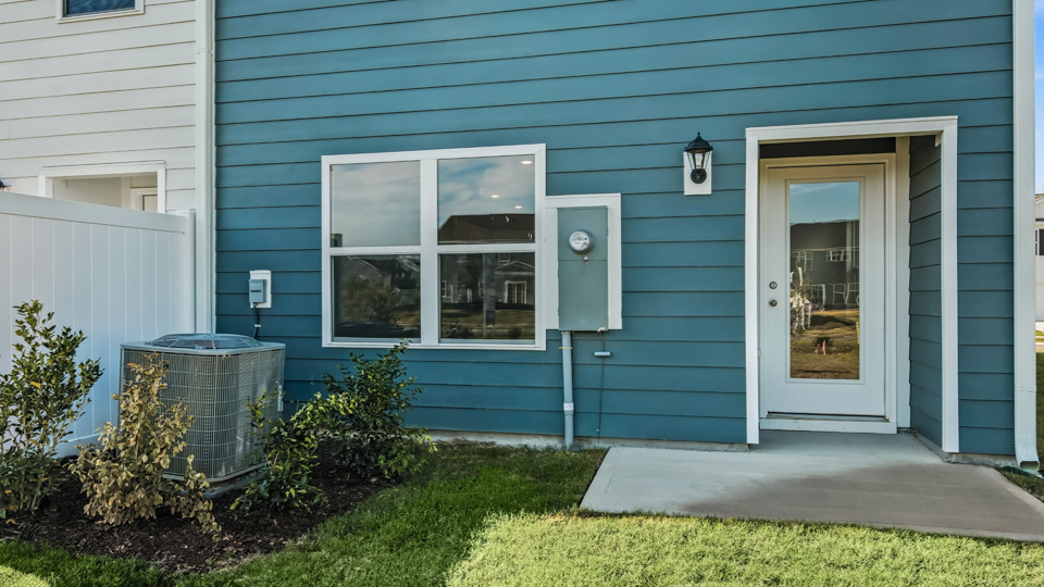 * Photos are not of actual home or interior features and are representative of floor plan only. *