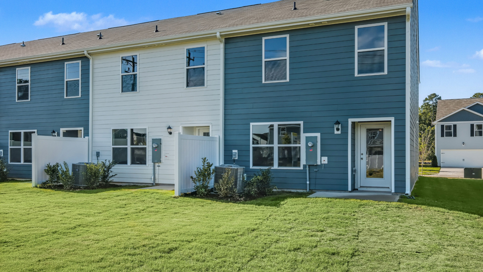 * Photos are not of actual home or interior features and are representative of floor plan only. *