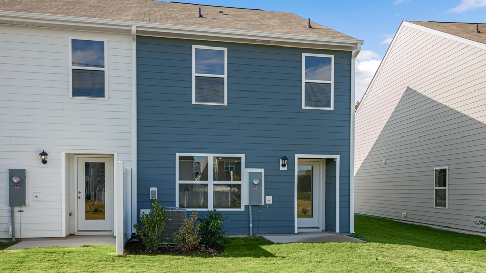 * Photos are not of actual home or interior features and are representative of floor plan only. *