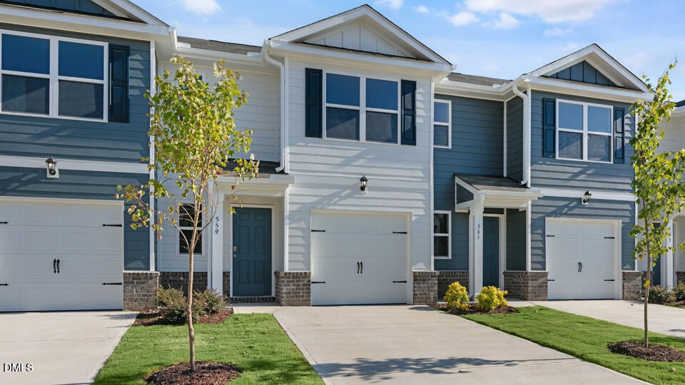 * Photos are not of actual home or interior features and are representative of floor plan only. *