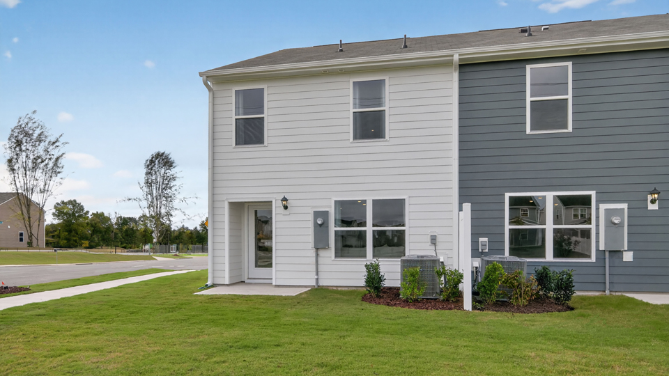 * Photos are not of actual home or interior features and are representative of floor plan only. *