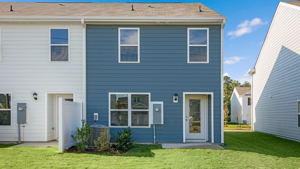 * Photos are not of actual home or interior features and are representative of floor plan only. *