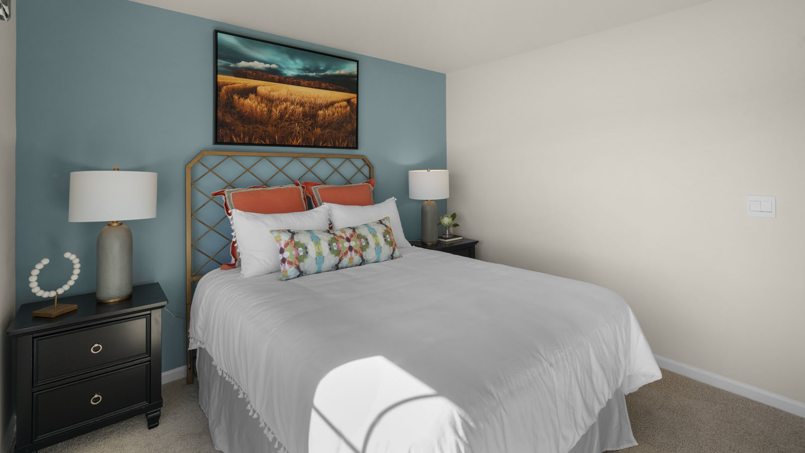 secondary bedroom with window and closet, carpeting