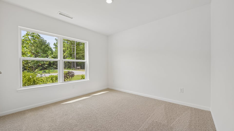 bedroom with carpet flooring