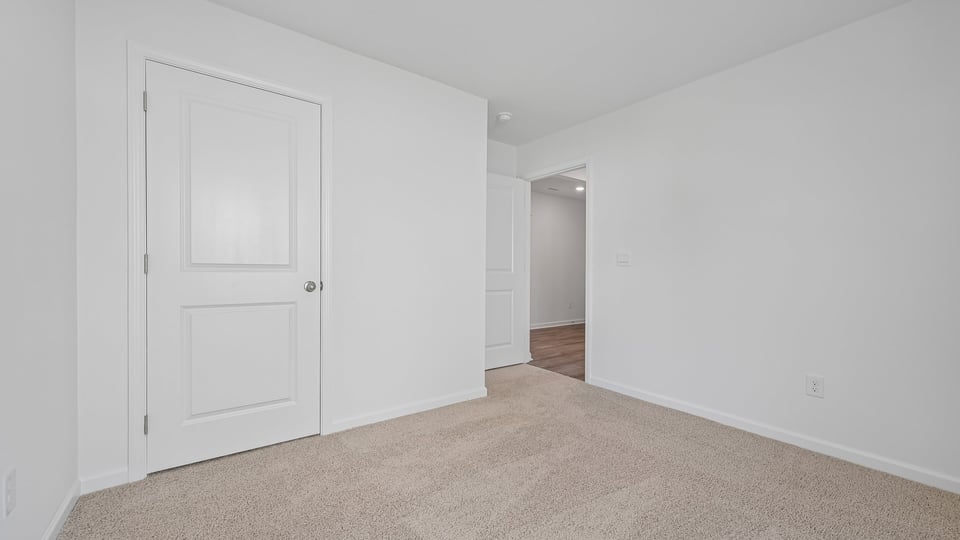 bedroom with carpet flooring