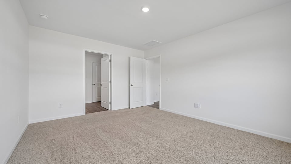 bedroom with carpet flooring