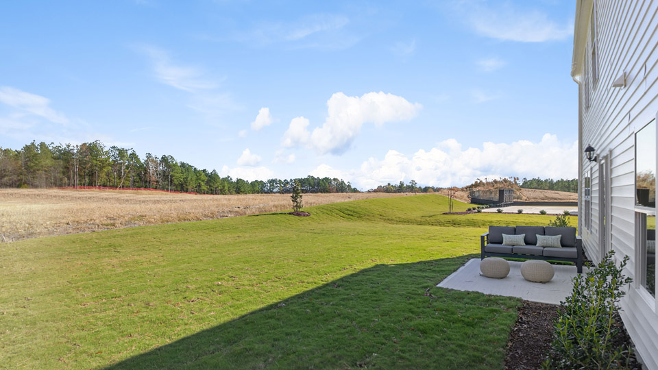 * Photos are not of actual home or interior features and are representative of floor plan only. *