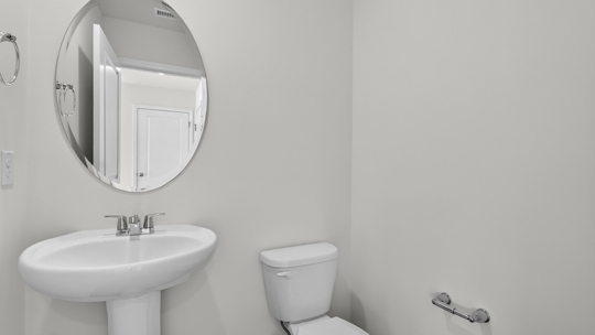 powder room with pedestal sink
