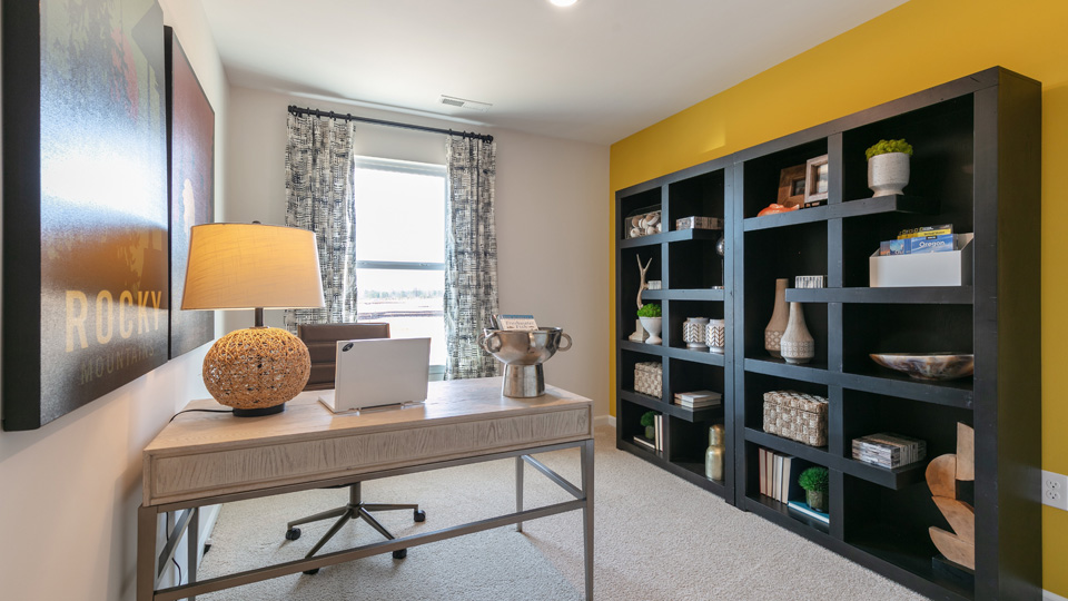 additional bedroom with window, carpeting, closet