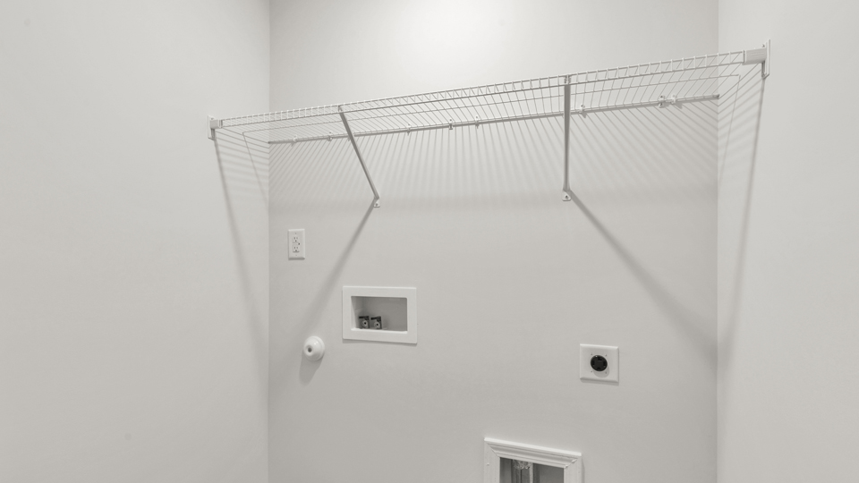 walk in closet with wire shelving