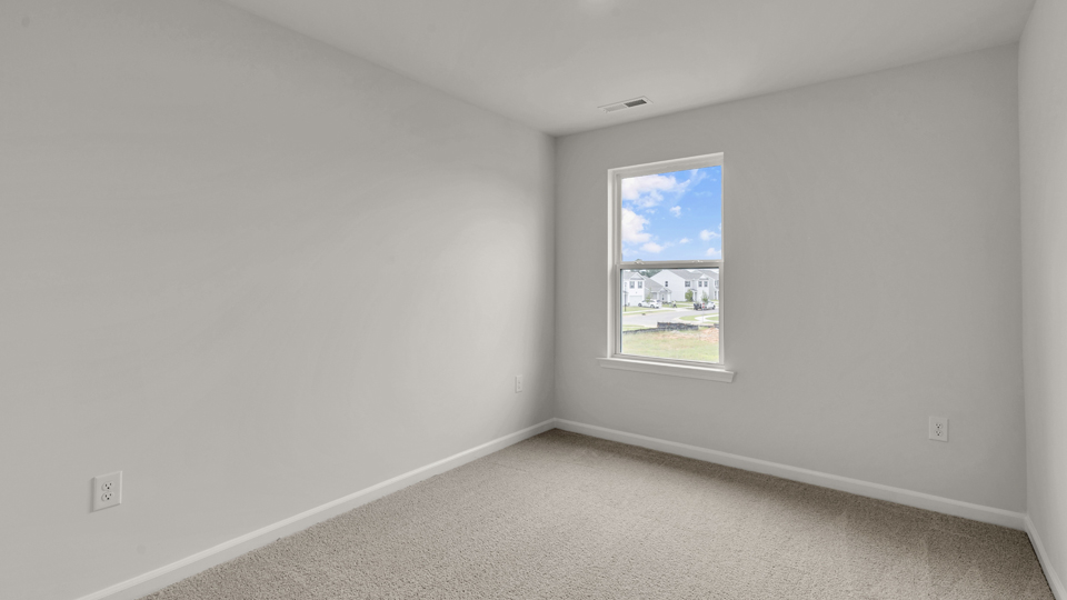 secondary bedroom with window and closet, carpeting