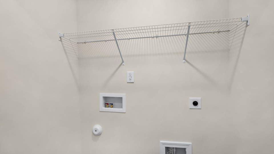 walk in closet with wire shelving