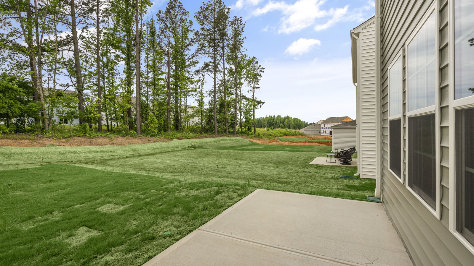 * Photos are not of actual home or interior features and are representative of floor plan only. *