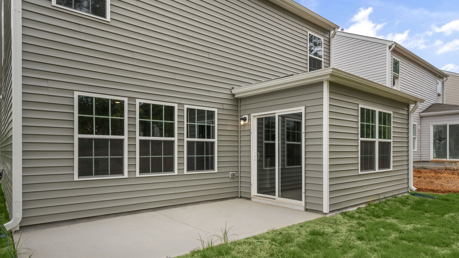 * Photos are not of actual home or interior features and are representative of floor plan only. *