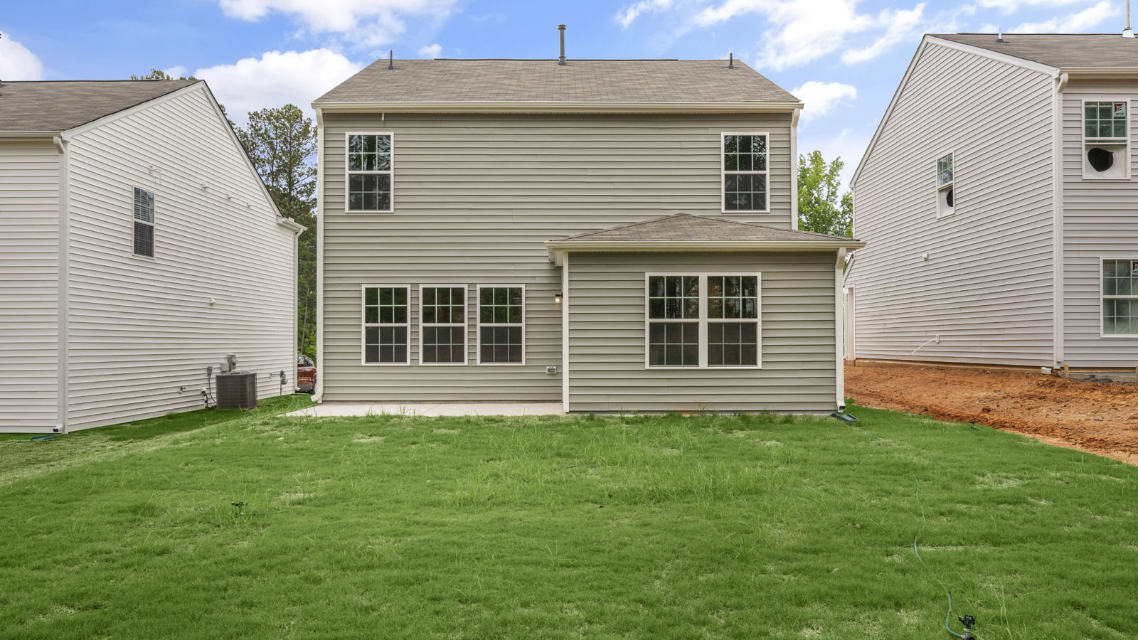 * Photos are not of actual home or interior features and are representative of floor plan only. *