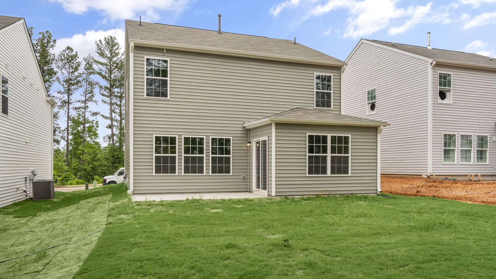 * Photos are not of actual home or interior features and are representative of floor plan only. *