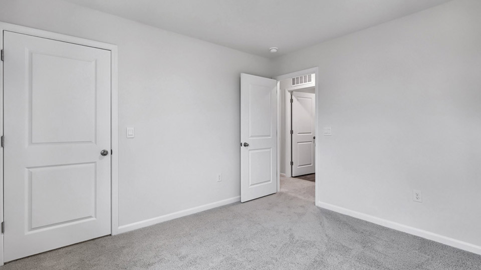 additional bedroom with window, carpeting, closet