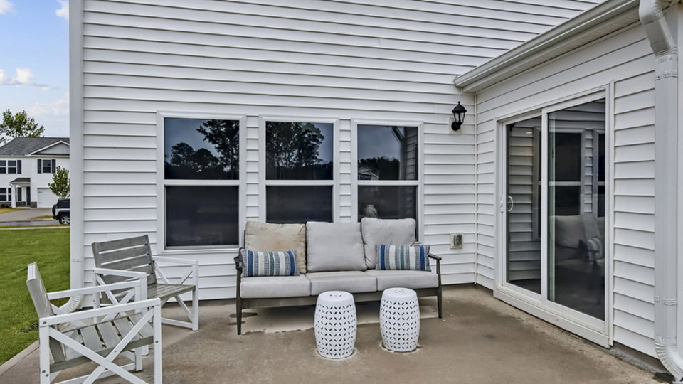 Darwin back exterior