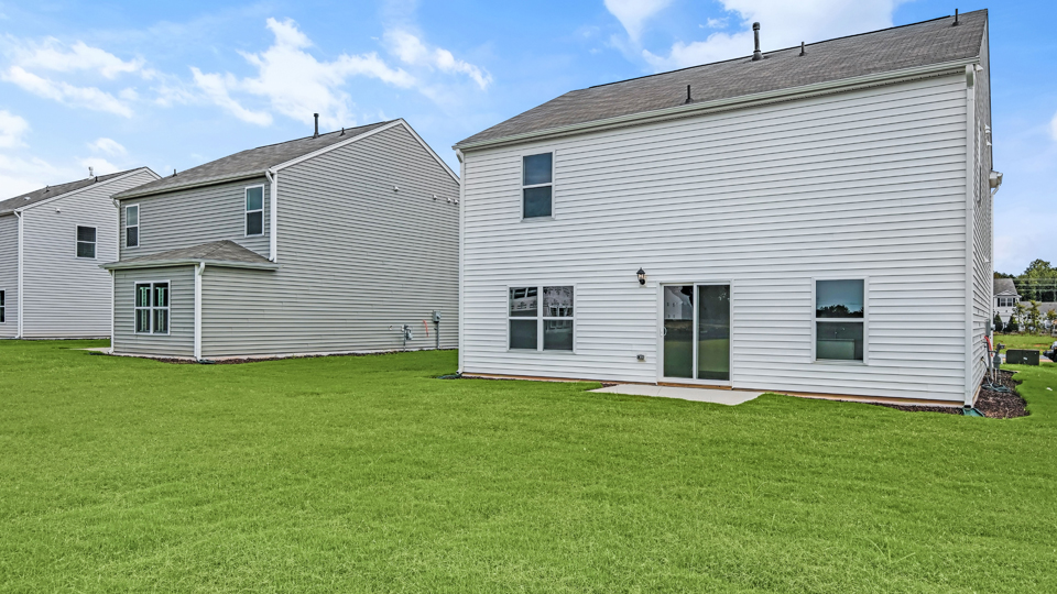 * Photos are not of actual home or interior features and are representative of floor plan only. *