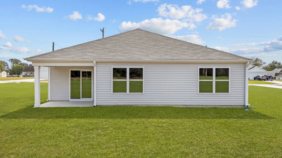 * Photos are not of actual home or interior features and are representative of floor plan only. *