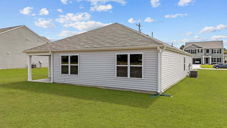 * Photos are not of actual home or interior features and are representative of floor plan only. *