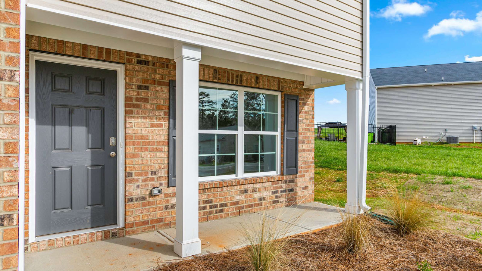 * Photos are not of actual home or interior features and are representative of floor plan only. *