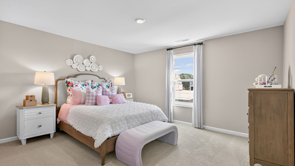 Bedroom with carpet floor and closet