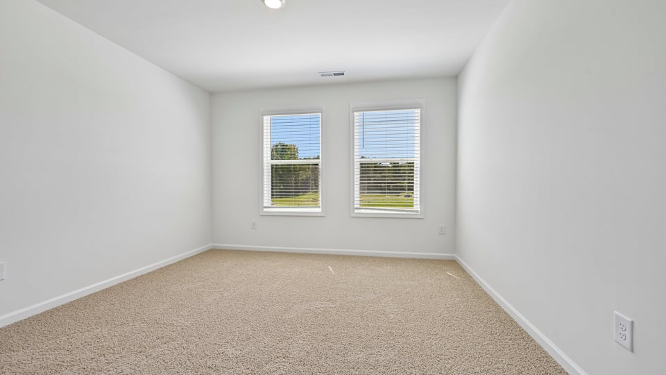 bedroom with carpet flooring