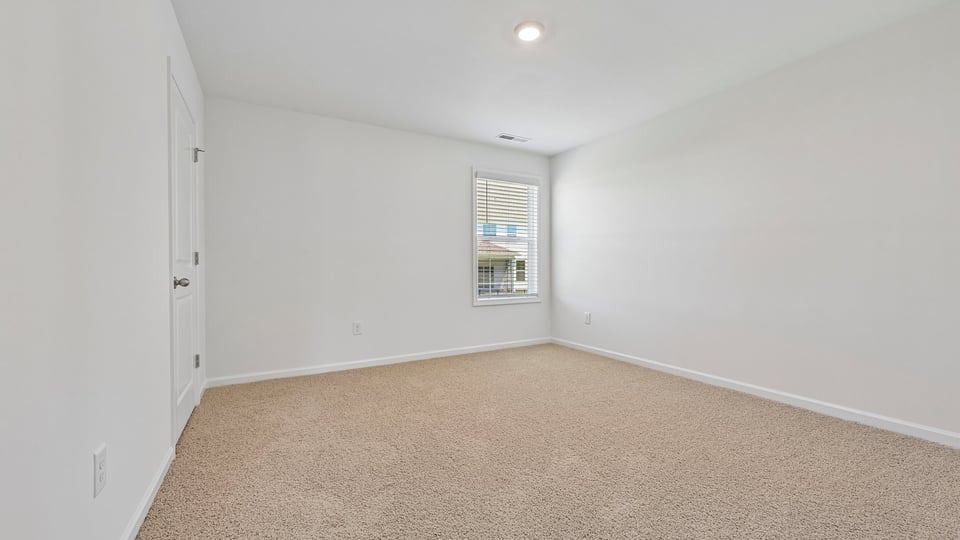 bedroom with carpet flooring