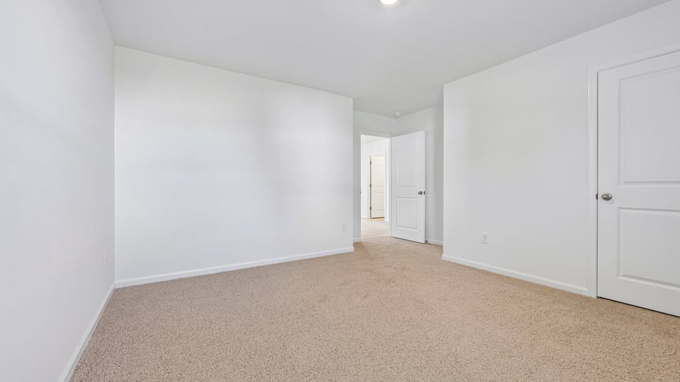 bedroom with carpet flooring