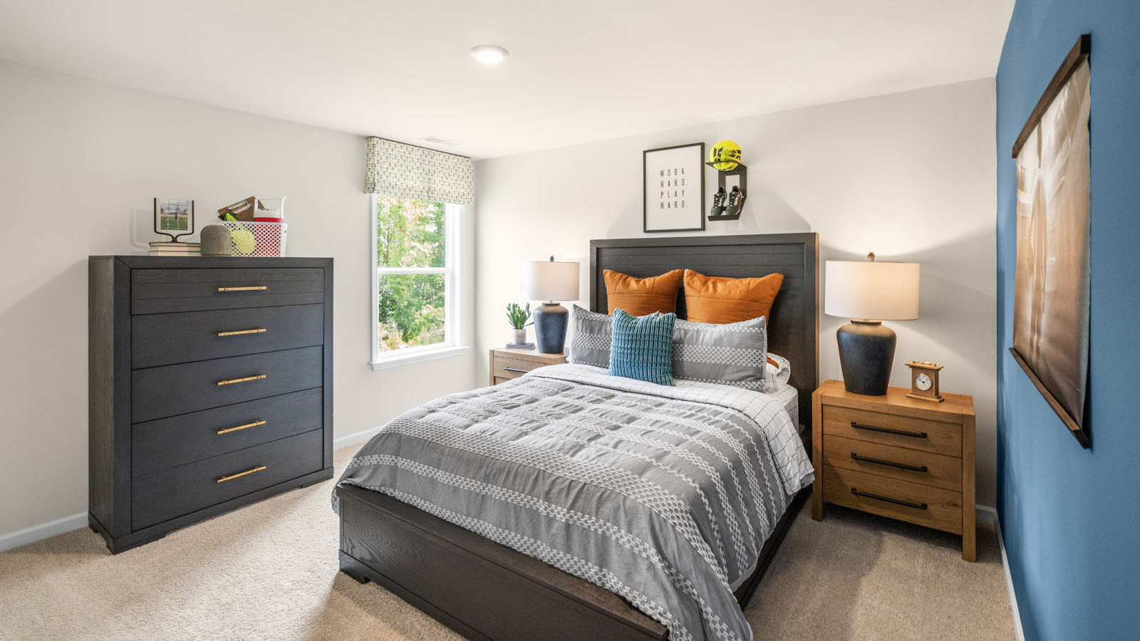 additional bedroom with window, carpeting, closet