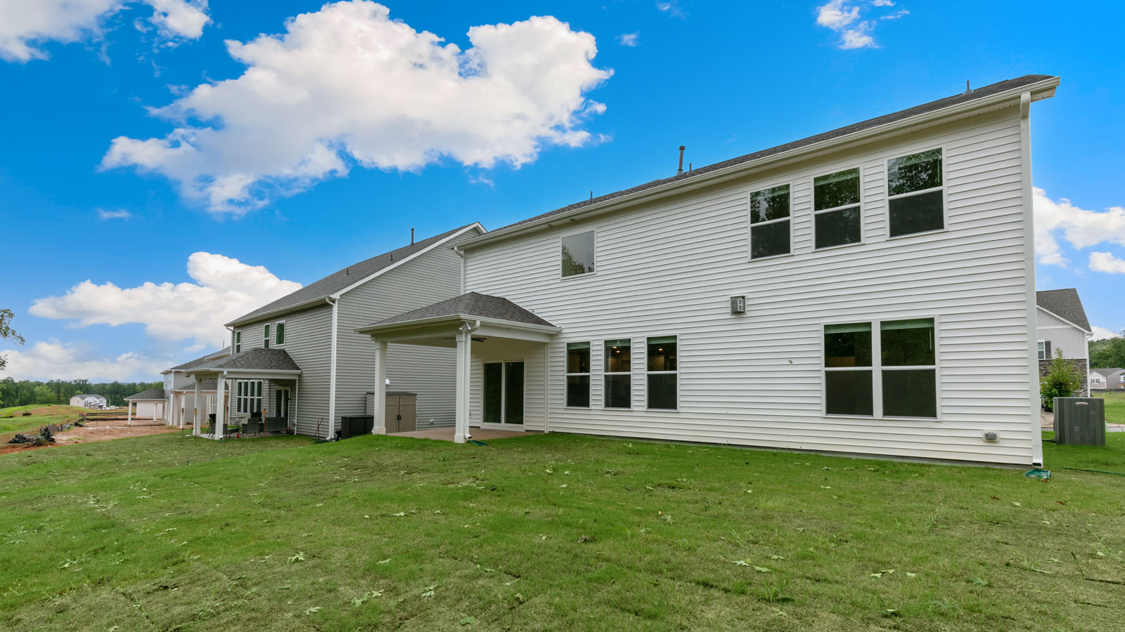 * Photos are not of actual home or interior features and are representative of floor plan only. *