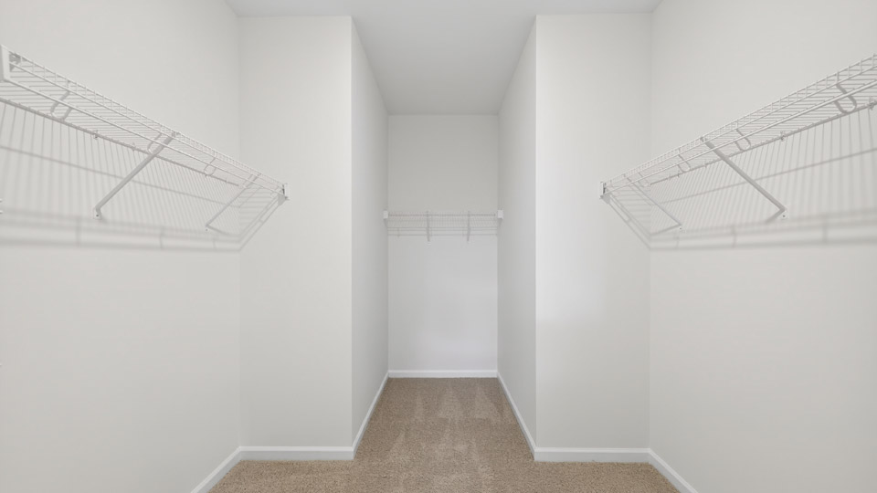 walk in closet with wire shelving