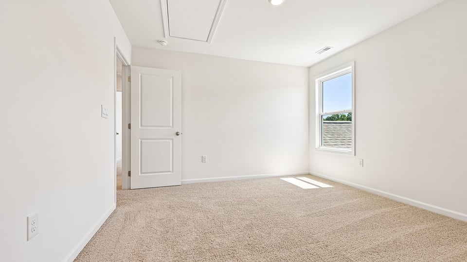 additional bedroom with window, carpeting, closet