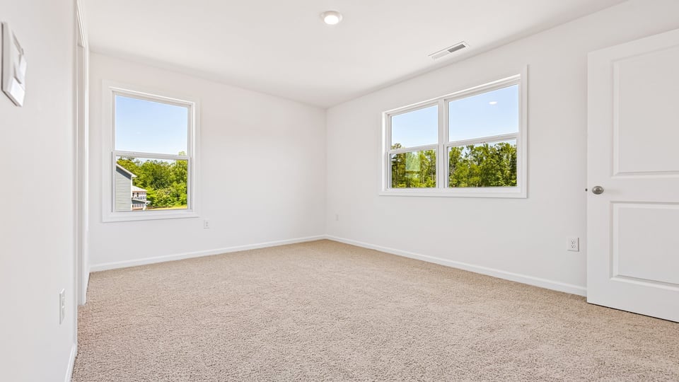 additional bedroom with window, carpeting, closet