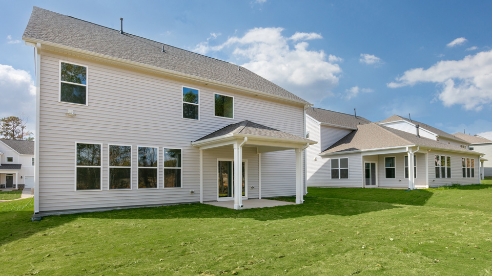 * Photos are not of actual home or interior features and are representative of floor plan only. *