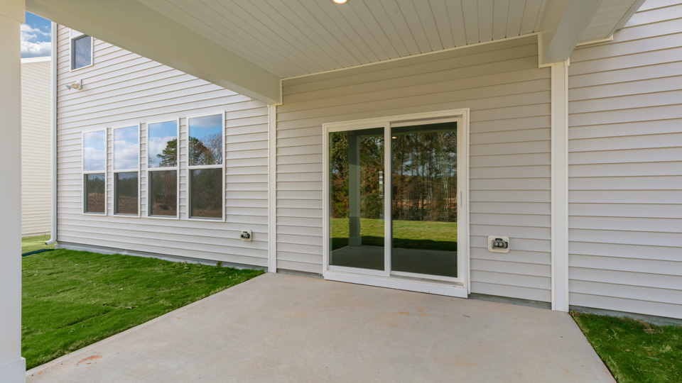 * Photos are not of actual home or interior features and are representative of floor plan only. *