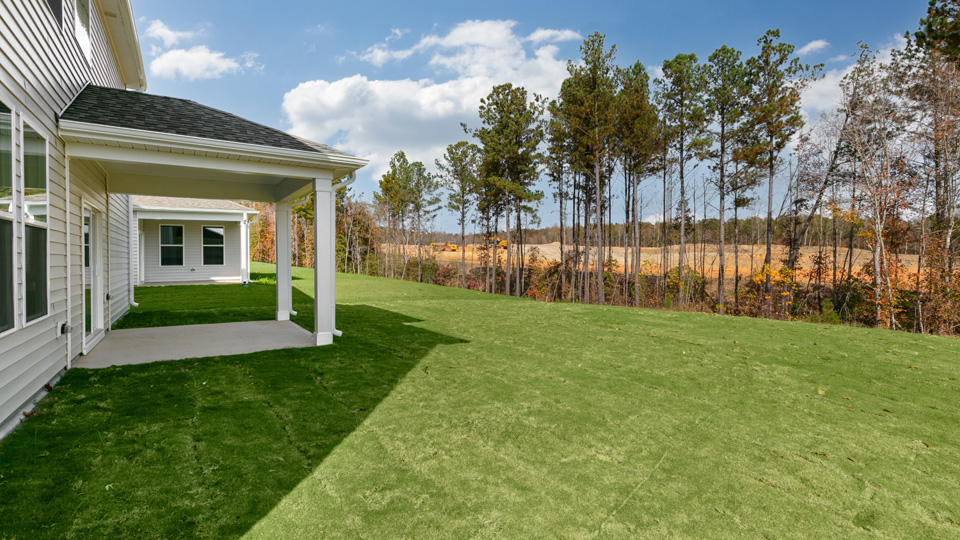 * Photos are not of actual home or interior features and are representative of floor plan only. *