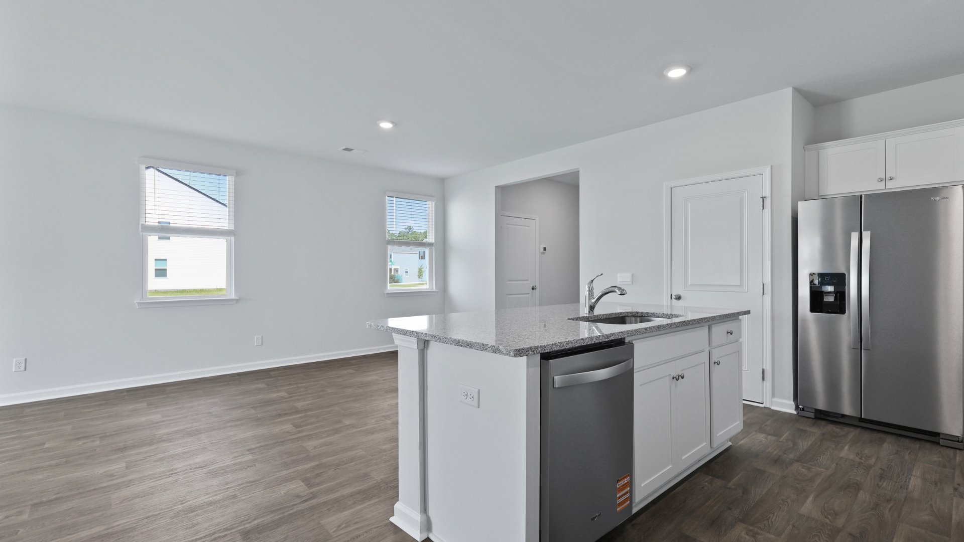 Seamless kitchen and dining room area