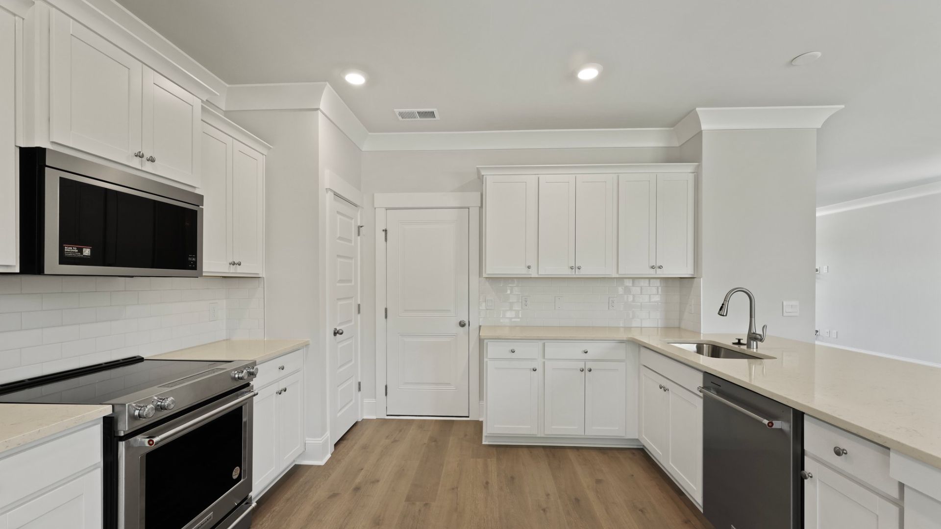 Large kitchen with lots of cabinet space