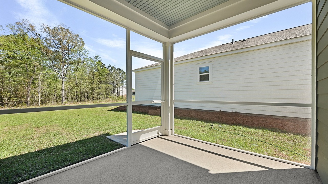 Large backyard in Nextonqq