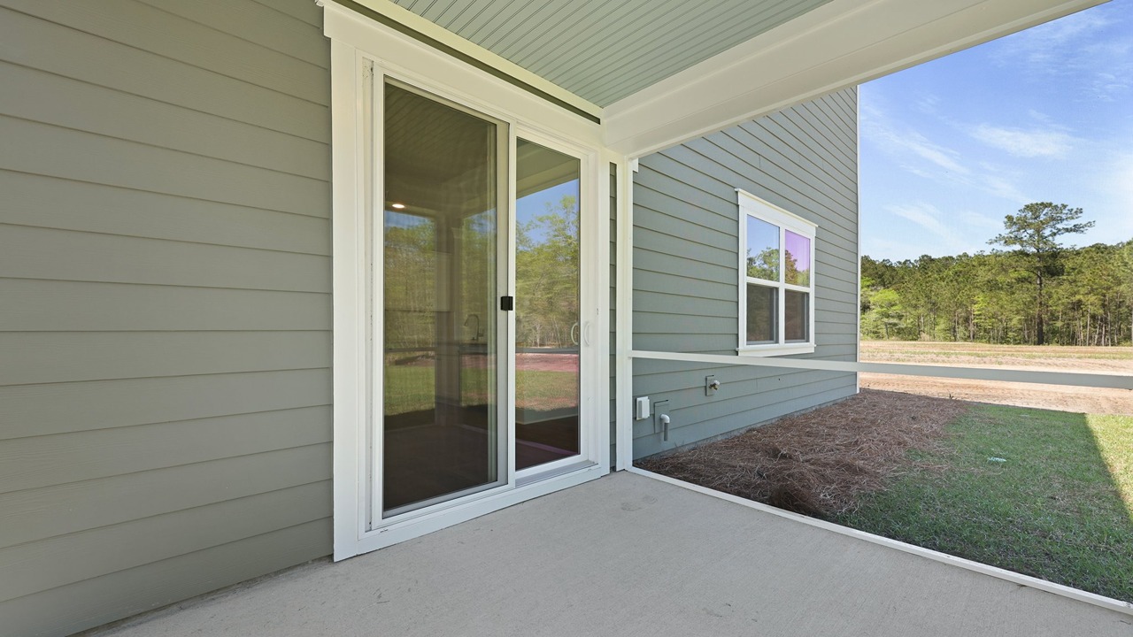 Home with screened in porch