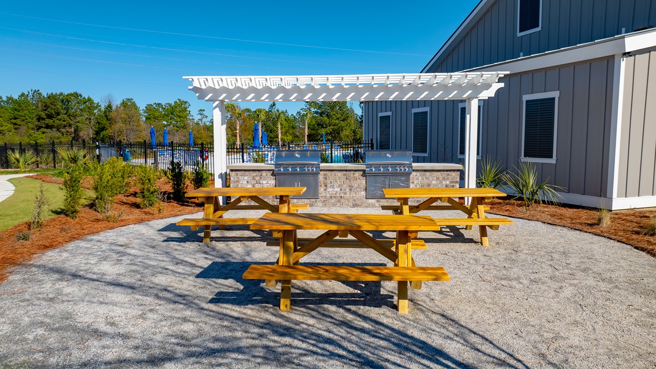 Picnic tables and outdoor dining options