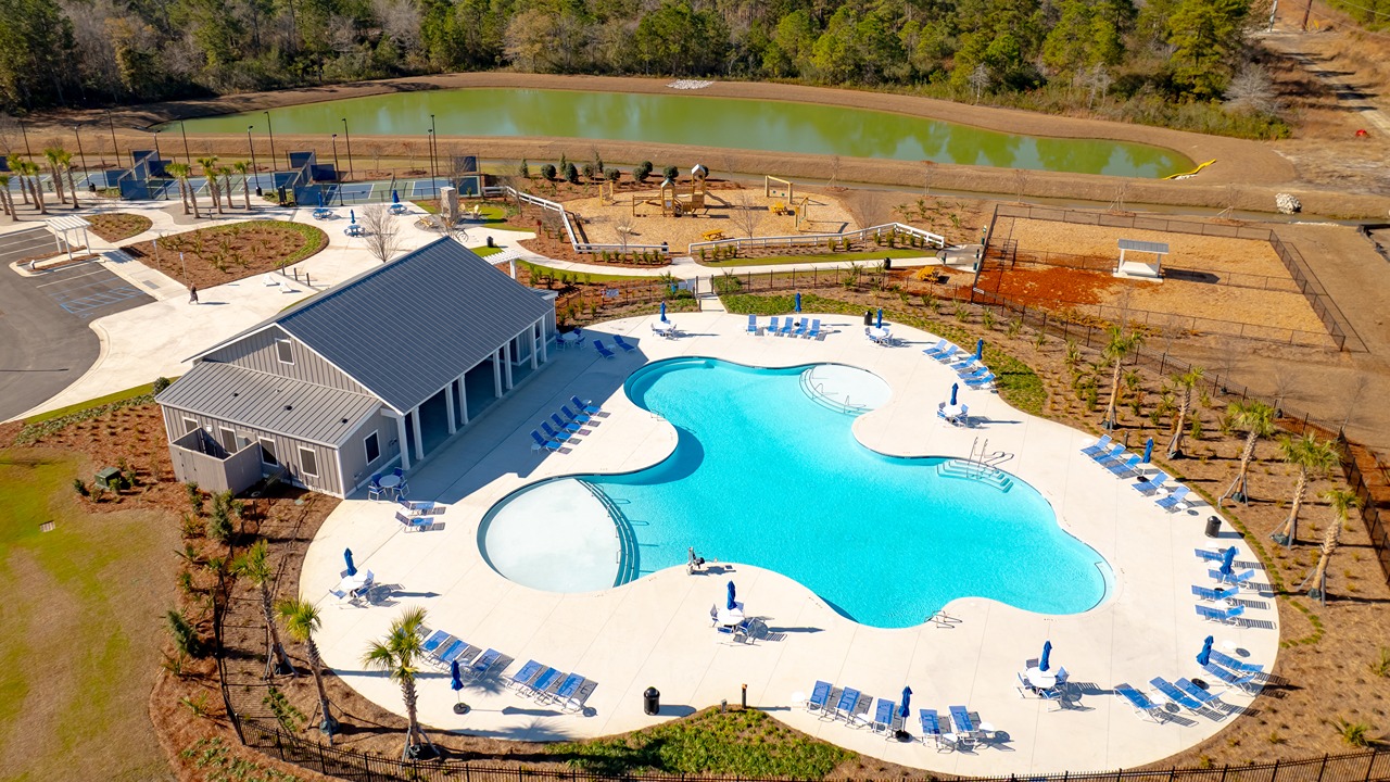 Large swimming pools in Nexton