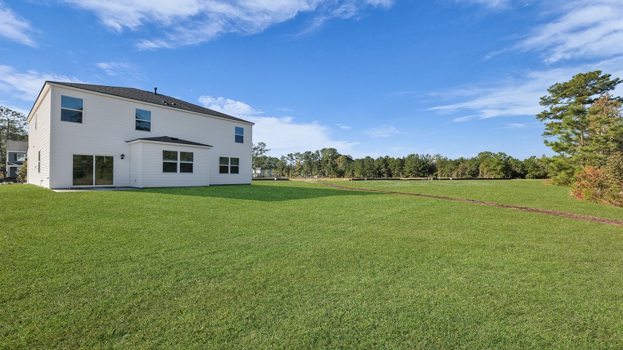 Large backyard great for entertaining or relaxing