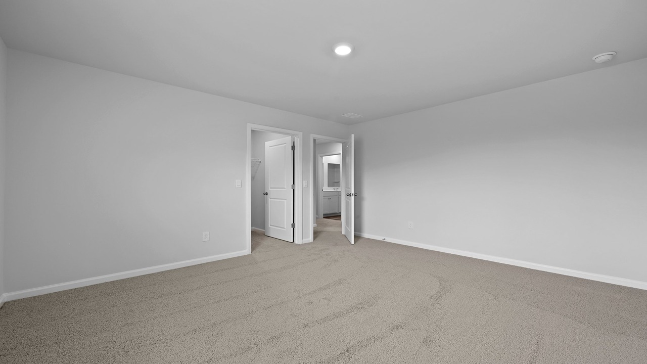 Secondary bedroom perfect for guests or a home office