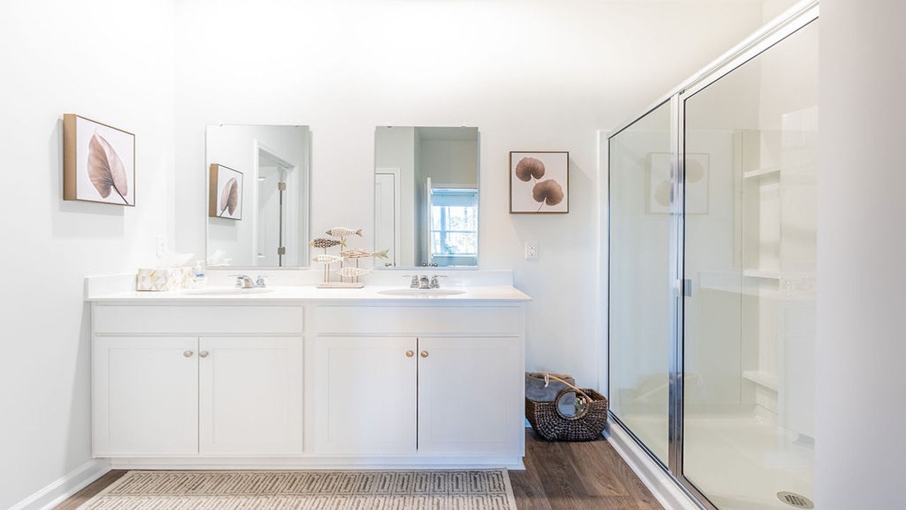 Primary en-suite with dual vanity