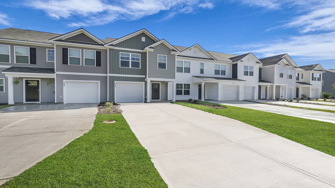 New construction homes in Summerville South Carolina, New homes near Charleston, New Townhomes in Pine Hills